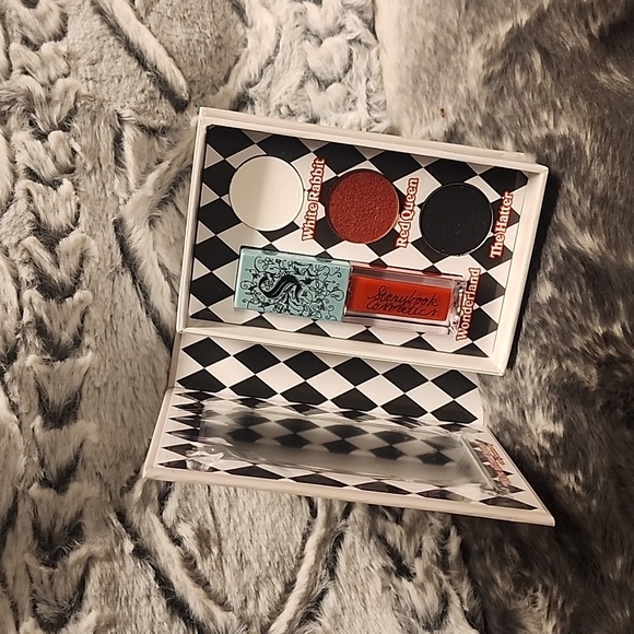 Story book cosmetics eye shadow & lippy - Picture 4 of 5